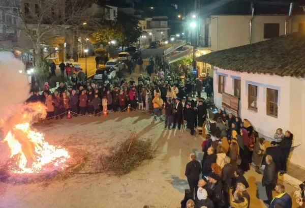 Έθιμο «Κούσασι» στον Εμμανουήλ Παπά Σερρών - Επιτυχημένα τα δημόσια προξενιά γύρω από τη μεγάλη φωτιά