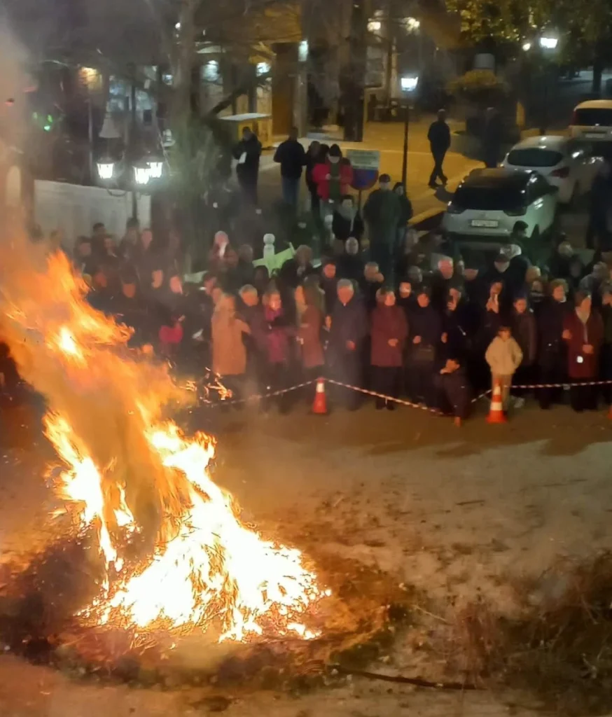 Έθιμο «Κούσασι» στον Εμμανουήλ Παπά Σερρών - Επιτυχημένα τα δημόσια προξενιά γύρω από τη μεγάλη φωτιά