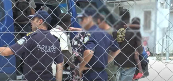 Δομή στο Κλειδί: Κρατούμενοι και αστυνομικοί σε καθημερινή ένταση