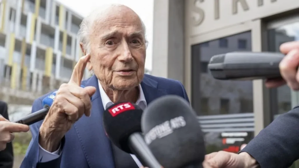 Μπλάτερ: « Η σχέση Τραμπ με Ινφαντίνο μετατρέπει το ποδόσφαιρο σε πολιτική»