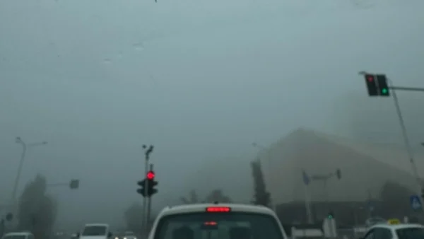 Πέπλο ομίχλης κάλυψε τη Θεσσαλονίκη