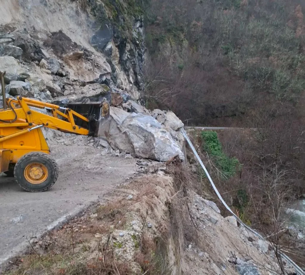 Διακοπή κυκλοφορίας στο οδικό δίκτυο Παρανέστι – Διπόταμα – Πρασινάδα