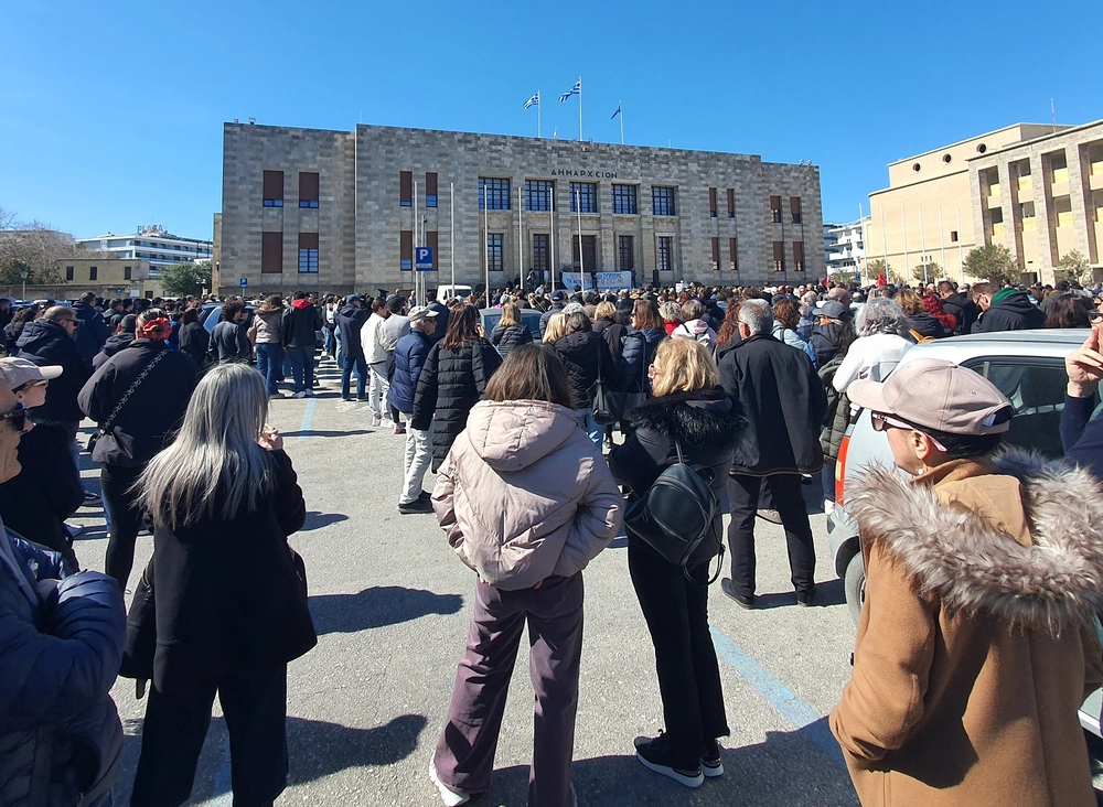 Σε εξέλιξη συλλαλητήρια για τα τρία χρόνια από το σιδηροδρομικό δυστύχημα στα Τέμπη