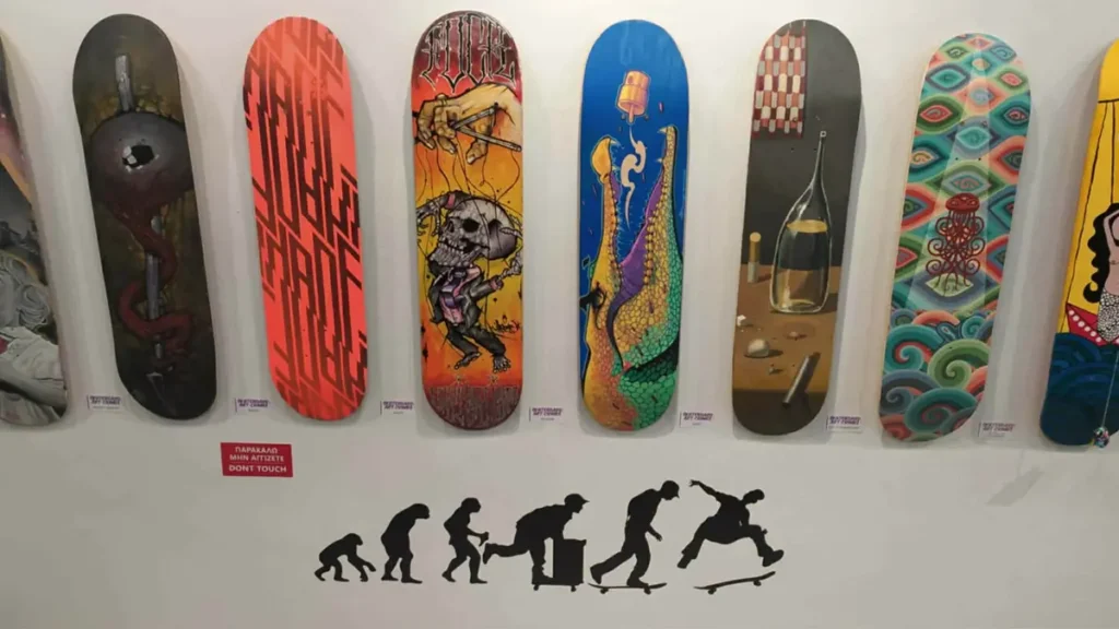 Σκέιτ ενός αιώνα, επιγονατίδες ετών ...80 και μυστικά της σανίδας του δρόμου «ζωντανεύουν» σε έκθεση