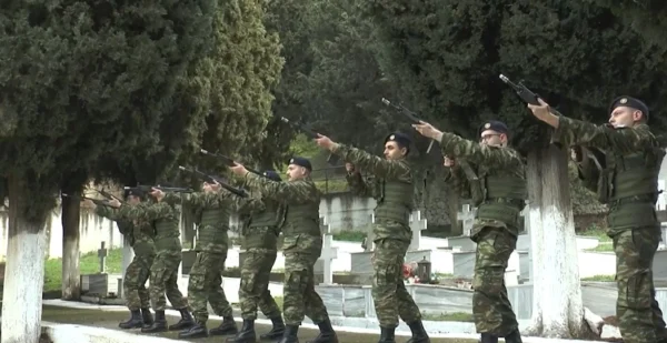 Σέρρες: Επιμνημόσυνη δέηση από στρατό και αστυνομία στη μνήμη των πεσόντων υπέρ πατρίδας και εν ώρα καθήκοντος - video