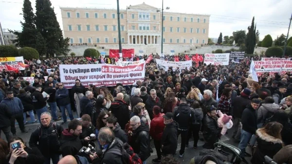 Σε εξέλιξη συλλαλητήρια για τα τρία χρόνια από το σιδηροδρομικό δυστύχημα στα Τέμπη