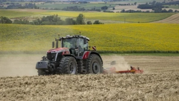 Εργάτες γης: Νέα πλατφόρμα μετακλήσεων και κομβικός ρόλος της ΕΘΕΑΣ στη συμφωνία Ελλάδας-Αιγύπτου