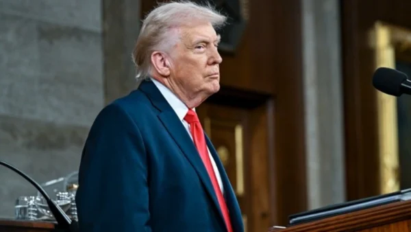 Ντοκουμέντα σχετικά με τον Ντ.Τραμπ αφαιρέθηκαν από το φάκελο για τον Έπστιν - Το υπ. Δικαιοσύνης αρχίζει επανεξέταση