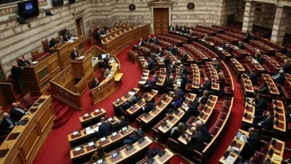 Βουλή: Αντιπολιτευτικά “πυρά”, μετά την απόφαση του δικαστηρίου για τις υποκλοπές