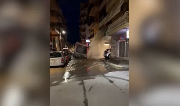 Ξάνθη: Απορριμματοφόρο του δήμου βούλιαξε σε τρύπα