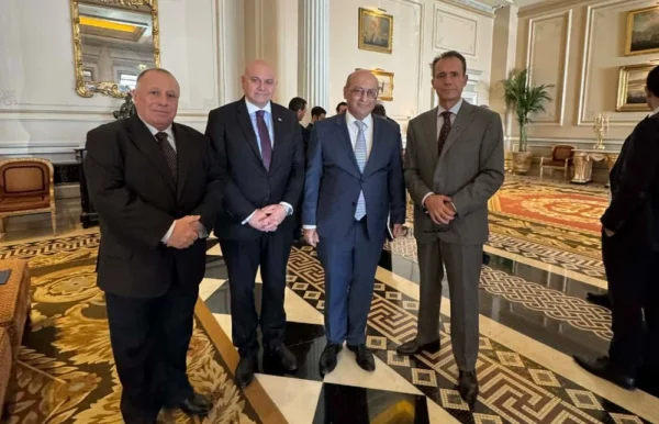 Φόρουμ των Δελφών: Συζήτηση με τον Αρμένιο Πρόεδρο, Vahagn Khachaturyan - Παρών ο Επίτιμος Πρόξενος της Δημοκρατίας της Μολδαβίας Γ. Παλάζης