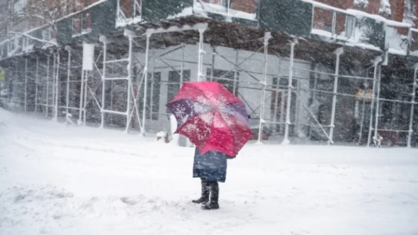 ΗΠΑ: Σφοδρή χιονοθύελλα στις βορειοανατολικές πολιτείες – Νοικοκυριά χωρίς ρεύμα, ακυρώσεις πτήσεων