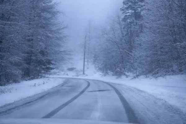 Πυροσβεστική Υπηρεσία Σερρών: Απεγκλώβισε όχημα με 4 επιβάτες που κατέβαινε από τον Λαϊλιά - video