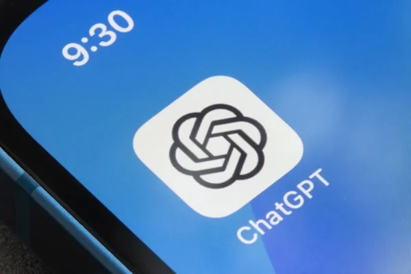 Οι χρήστες του ChatGPT το “ξεφορτώνονται” μαζικά: Οι απεγκαταστάσεις της εφαρμογής αυξήθηκαν κατά 295% σε μία μόνο ημέρα