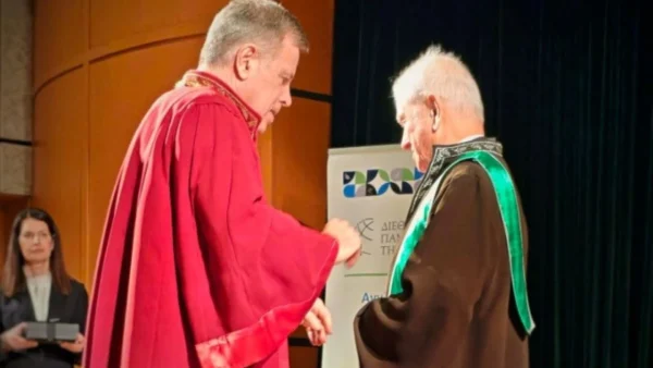 Επίτιμος Διδάκτορας του ΔΙΠΑΕ ο ζωγράφος Στέφανος Δασκαλάκης - video