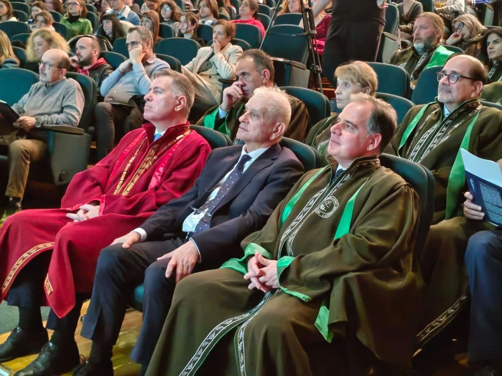 Επίτιμος Διδάκτορας του ΔΙΠΑΕ ο ζωγράφος Στέφανος Δασκαλάκης - video