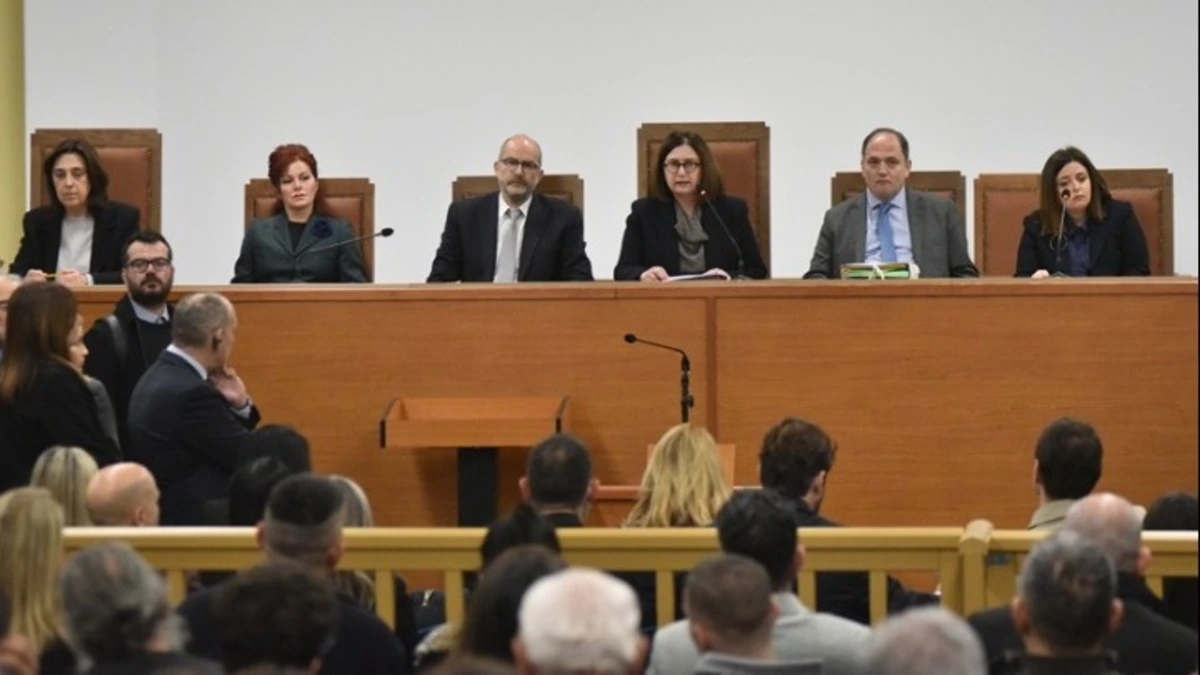 Ξεκίνησε η δίκη για το δυστύχημα των Τεμπών – Στο εδώλιο 36 άτομα