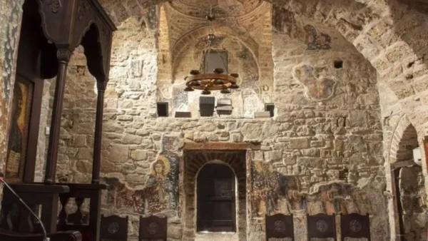 ΥΠΠΟ: Συντήρηση της μοναδικής ξυλόγλυπτης εικόνας του Αγίου Γεωργίου στην Ομορφοκκλησιά της Καστοριάς