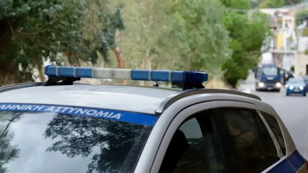 Συνελήφθη ο 35χρονος που επιτέθηκε σε αστυνομικό με τσεκούρι στους Αμπελόκηπους