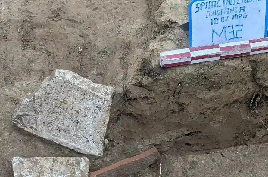 Ανακαλύφθηκαν 34 ρωμαϊκοί τάφοι και κατακόμβες – Η ελληνική επιγραφή στην πόλη που πέθανε ο Οβίδιος