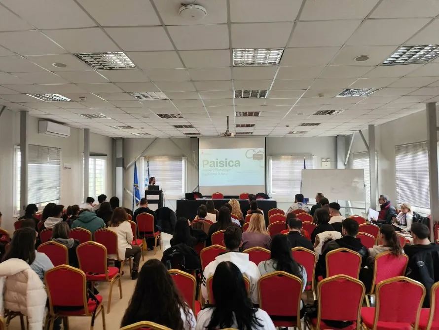 Φοιτητές παρουσίασαν αυτοματοποιημένο θάλαμο εκτροφής για κότες