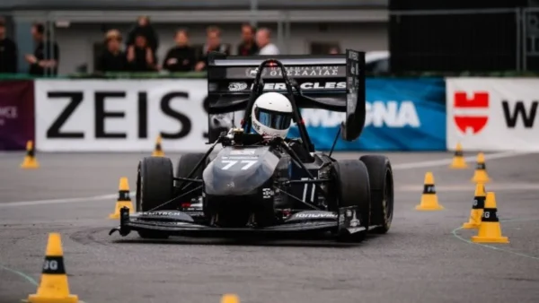 Με ηλεκτρικό αυτοκίνητο, το «Pholus R» θα συμμετέχει στους προσεχείς διαγωνισμούς Formula Student η φοιτητική ομάδα Κένταυρος του πανεπιστημίου Θεσσαλίας