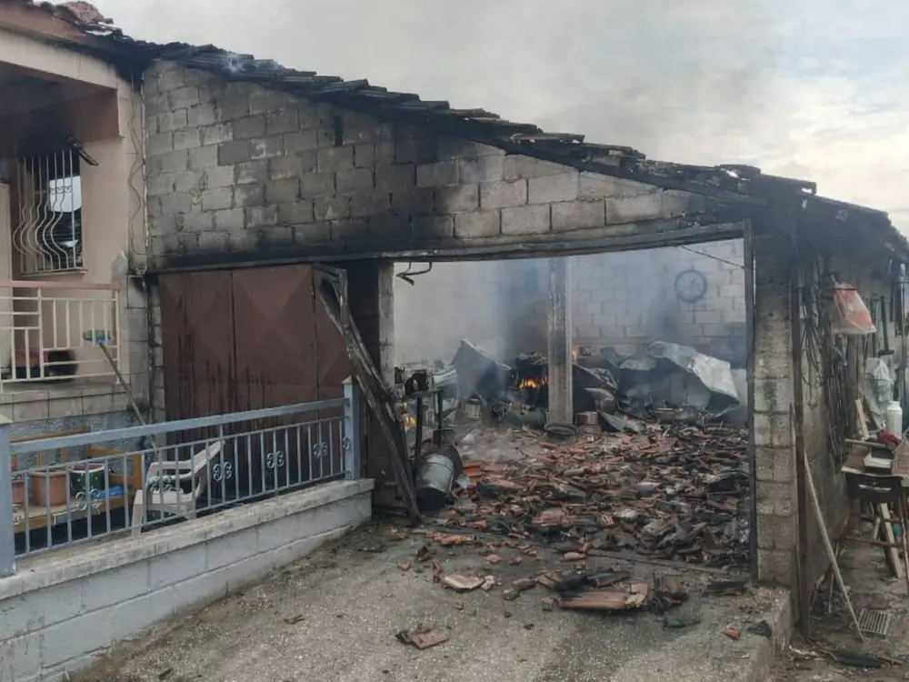 Σέρρες: Καταστράφηκε ολοσχερώς από φωτιά μονοκατοικία, στο νοσοκομείο ηλικιωμένη