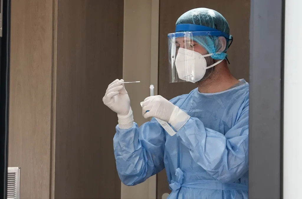 Κορωνοϊός: Νέα μελέτη υποστηρίζει ότι η πραγματική προέλευση του ίσως δεν είναι αυτή που πιστεύαμε