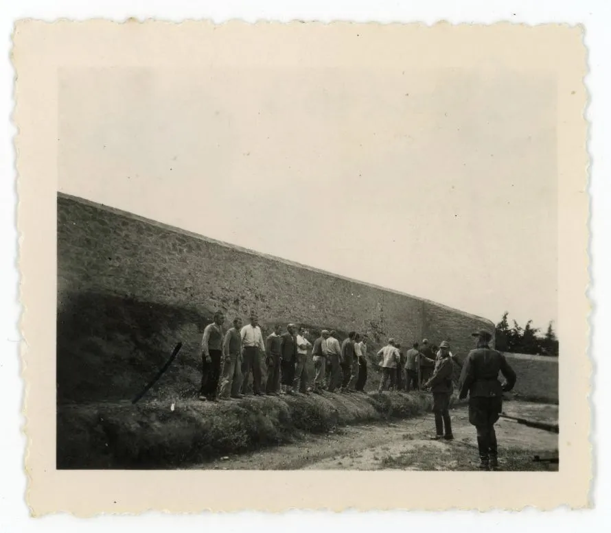 Παρουσιάστηκαν συγκλονιστικές φωτογραφίες-ντοκουμέντα από την εκτέλεση των 200 την Πρωτομαγιά του 1944 στην Καισαριανή