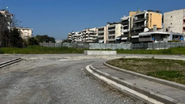 Αυτοψία του υπουργού Υποδομών και Μεταφορών Χρίστου Δήμα στην Οδό Πόντου στην Καλαμαριά