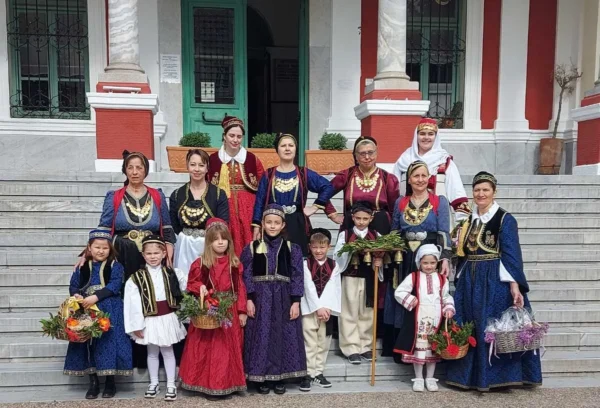 Κάλαντα του Λαζάρου από τον Πανηπειρωτικό Σύλλογο Ν. Σερρών