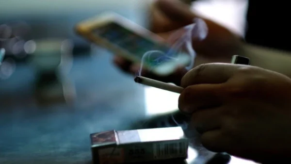 Η Ελλάδα από τις ελάχιστες χώρες όπου αυξάνεται το κάπνισμα και το άτμισμα στους εφήβους - Συμβουλές ειδικών