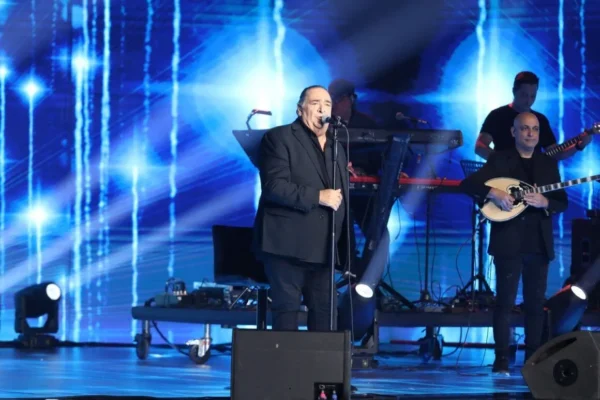 Παίκτης σε σόου στη Βουλγαρία ενσάρκωσε τον Βασίλη Καρρά και αποθεώθηκε – Δείτε βίντεο