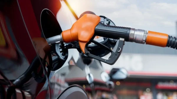 Με κινητοποιήσεις απειλούν οι βενζινοπώλες για το νέο πλαφόν στα καύσιμα