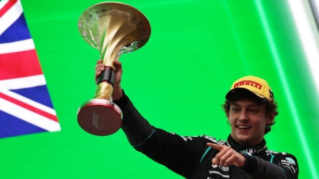 Ο Κίμι Αντονέλι θριάμβευσε στην Σανγκάη