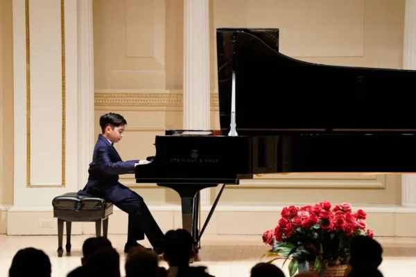 Εμμανουήλ Κουτσάκης - Ένα νέο αστέρι της Συμφωνικής Ορχήστρας Νέων Ελλάδος (ΣΟΝΕ)