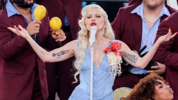 Lady Gaga: Η ανακοίνωση του γάμου της στον «αέρα» της εκπομπής του Bruno Mars