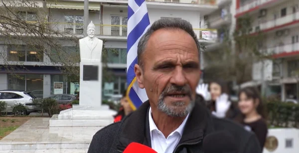 Σέρρες: Καταθέσεις στεφάνων από μαθητές παραμονή 25ης Μαρτίου - video