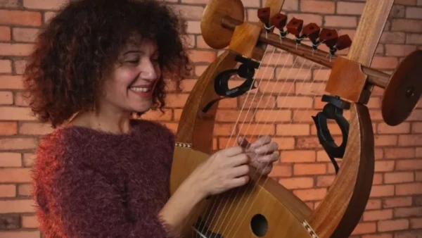 Αναβιώνοντας την αρχαία ελληνική κιθάρα για το God of War - Πώς ένα όργανο 2.000 ετών βρήκε τον δρόμο του σε ένα video game