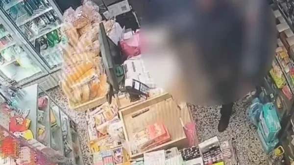 Θεσσαλονίκη: Βίντεο ντοκουμέντο από ληστεία σε παντοπωλείο στη Σταυρούπόλη