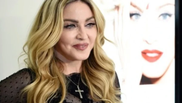 Madonna & Julia Garner: Ταξίδι στο παρελθόν με άρωμα «Like a Virgin»