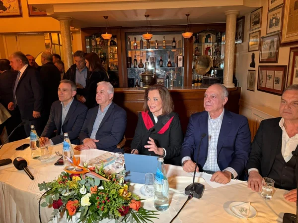 Ντόρα Μπακογιάννη: Η Ελλάδα δεν μετέχει στον πόλεμο, προστατεύει την κυριαρχία της