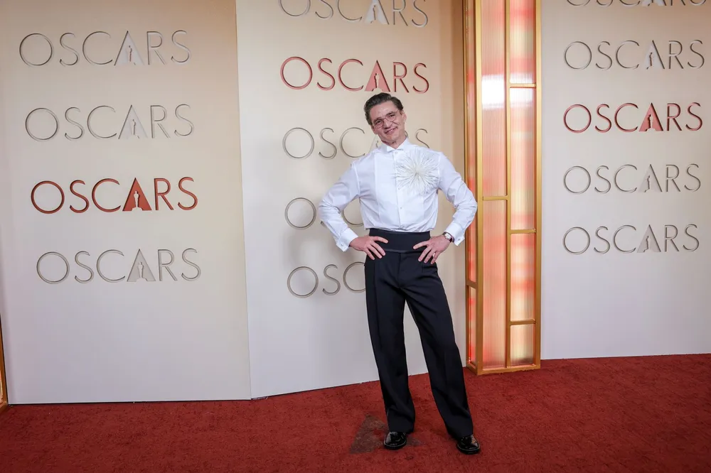 Οι εμφανίσεις που ξεχώρισαν στο κόκκινο χαλί της τελετής απονομής των Όσκαρ 2026