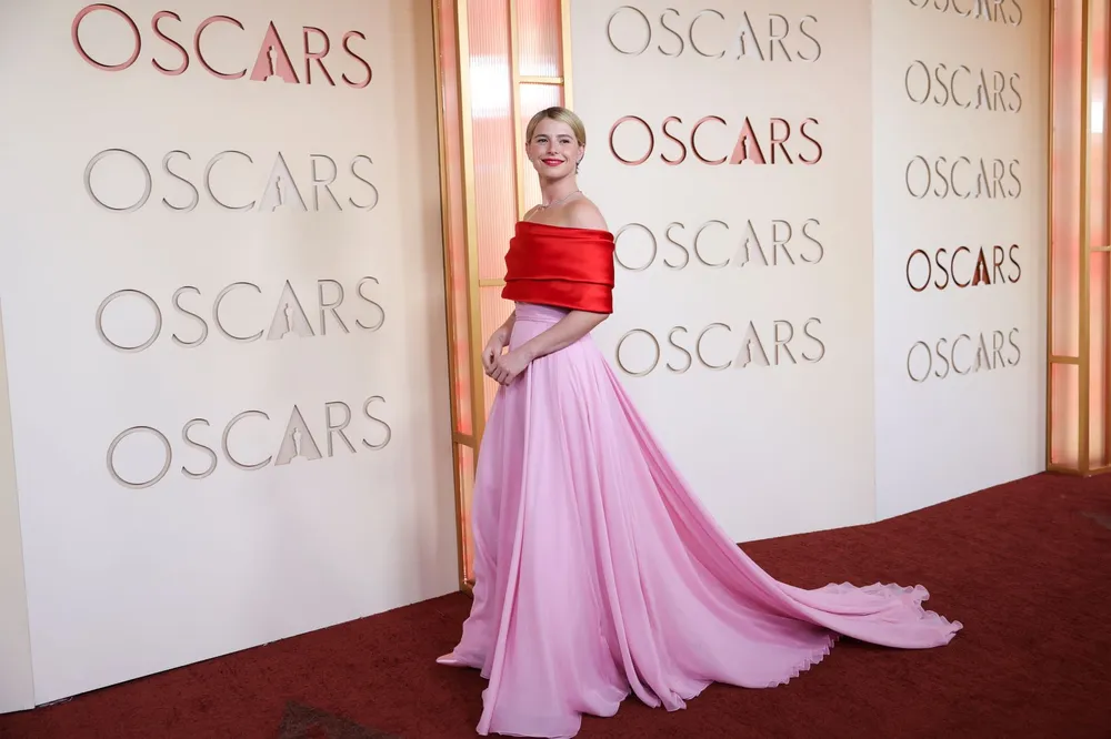 Οι εμφανίσεις που ξεχώρισαν στο κόκκινο χαλί της τελετής απονομής των Όσκαρ 2026