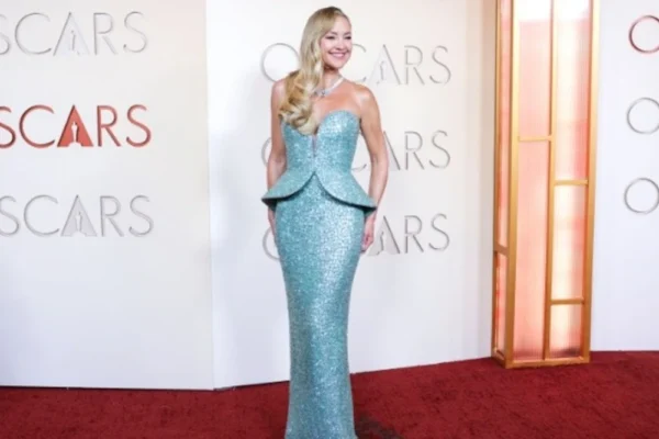 Οι εμφανίσεις που ξεχώρισαν στο κόκκινο χαλί της τελετής απονομής των Όσκαρ 2026