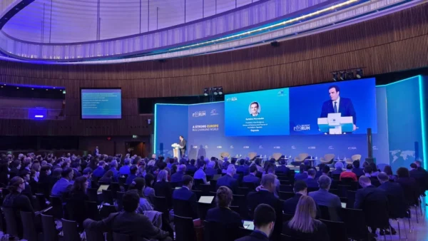 Kυρ. Πιερρακάκης: Η Ευρώπη πρέπει να κινηθεί γρήγορα απέναντι σε μια ανησυχητική και βαθιά κρίση