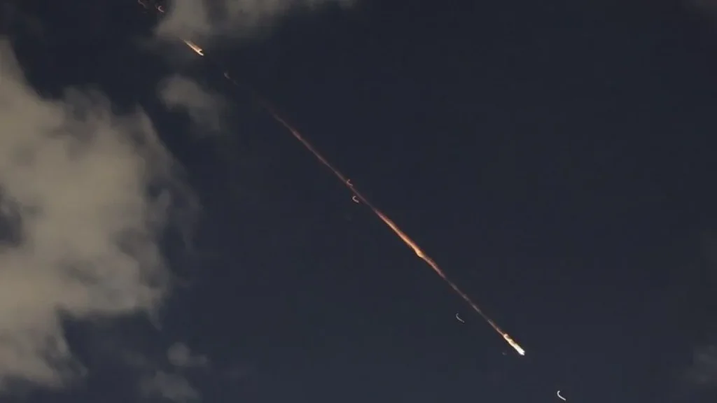 Ομοβροντία ιρανικών πυραύλων εναντίον του Ισραήλ – Νέα ισραηλινά πλήγματα στο Ιράν