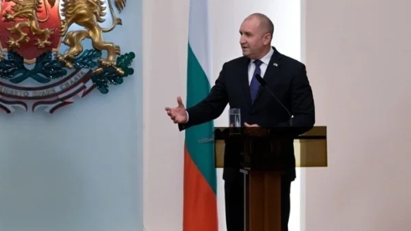 Μεγάλο προβάδισμα του Ρούμεν Ράντεφ, ενόψει των πρόωρων βουλευτικών εκλογών στη Βουλγαρία