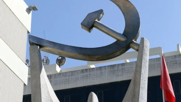 ΚΚΕ: Η εμπλοκή στον πόλεμο βαφτίζεται από τον πρωθυπουργό «εθνικό συμφέρον»