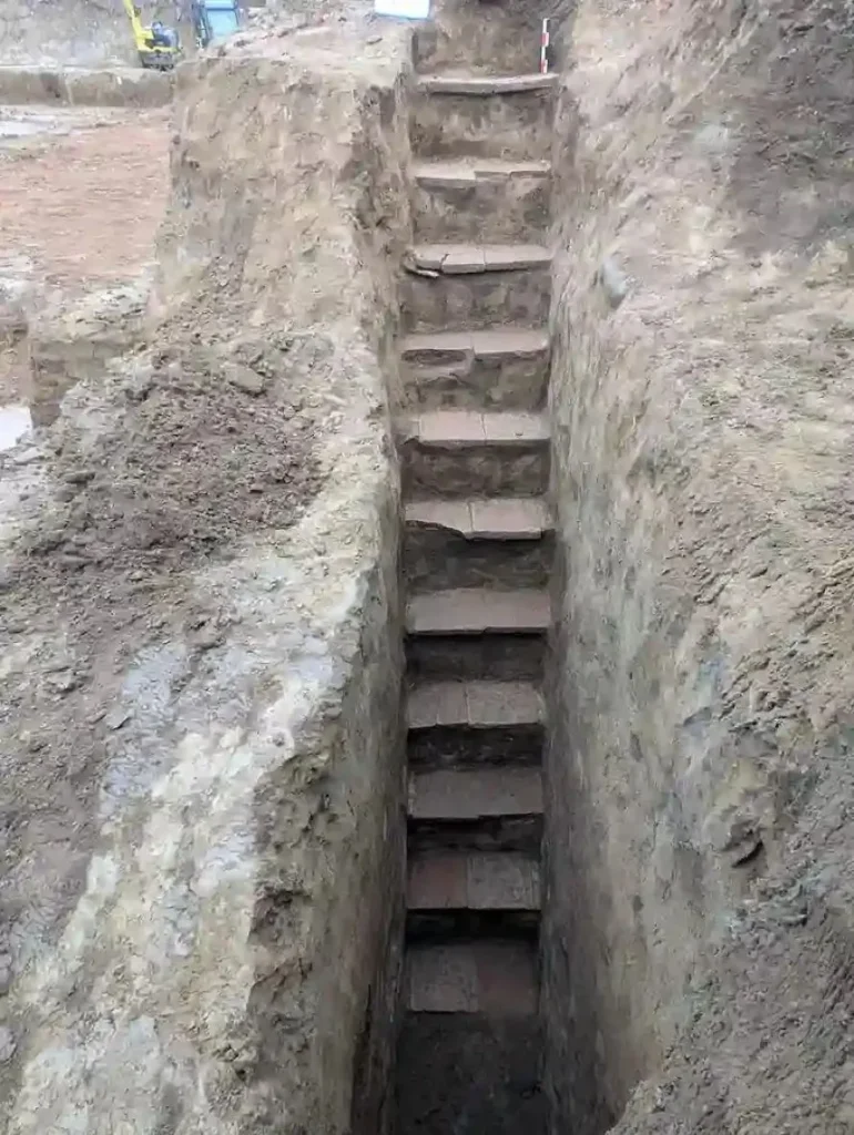 Ανακαλύφθηκαν 34 ρωμαϊκοί τάφοι και κατακόμβες – Η ελληνική επιγραφή στην πόλη που πέθανε ο Οβίδιος